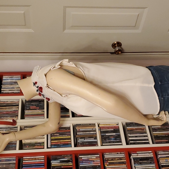 Cream shirt with floral collar - Picture 2 of 6